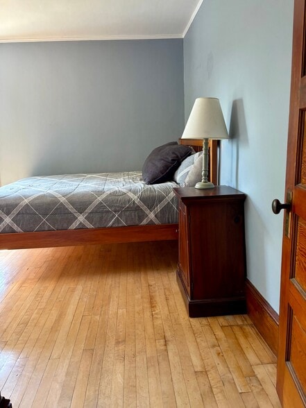 Building Photo - 175 Maple St