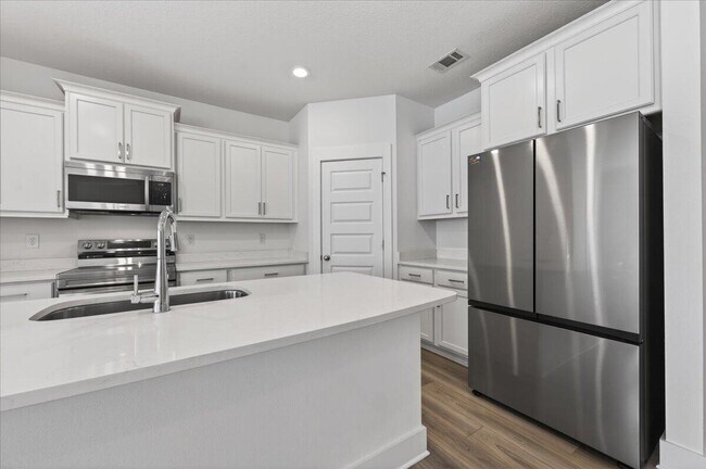 Building Photo - 210 Lyla Ln