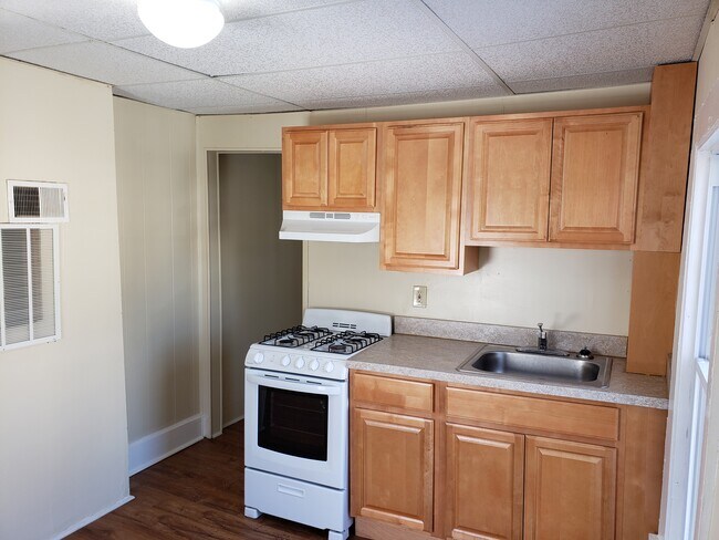 Building Photo - 121 S 6th St