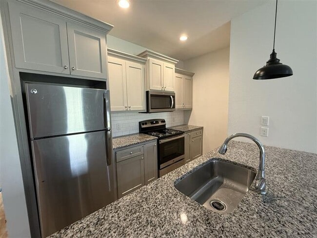 Building Photo - 108 Wade St