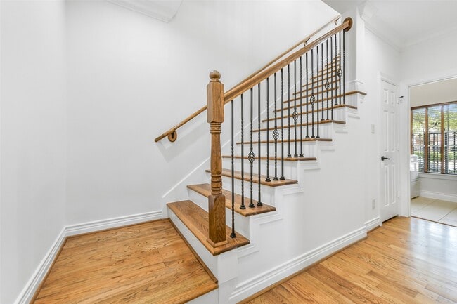 Building Photo - 1529 Rosewood St