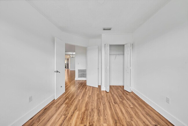 Building Photo - 4111 Coral Tree Cir