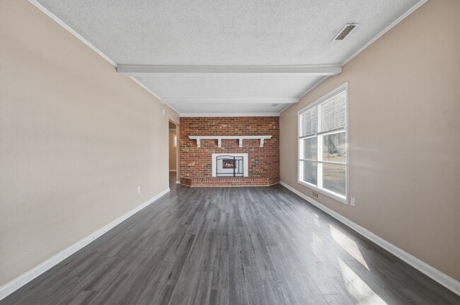 Building Photo - 3 BED, 1 BATH HOUSE FOR RENT IN CHESAPEAKE VA!