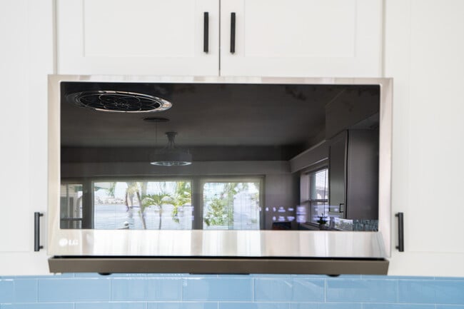 Building Photo - 3536 Belle Vista Dr E