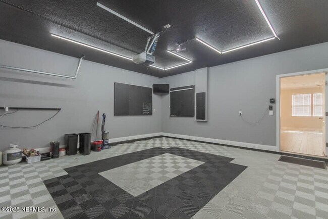 Building Photo - 258 Thistleton Wy