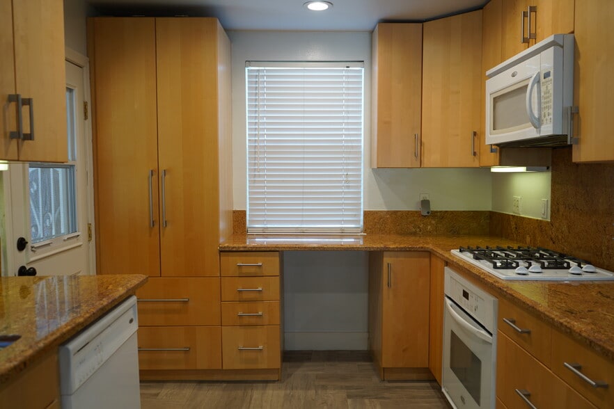 KITCHEN - 7857 Louise Ave