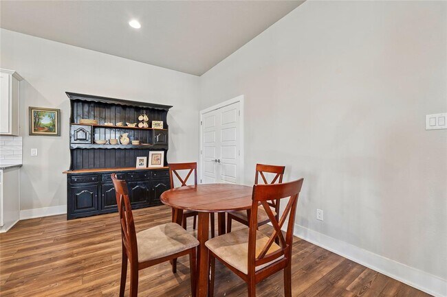 Building Photo - 501 Peace Dr