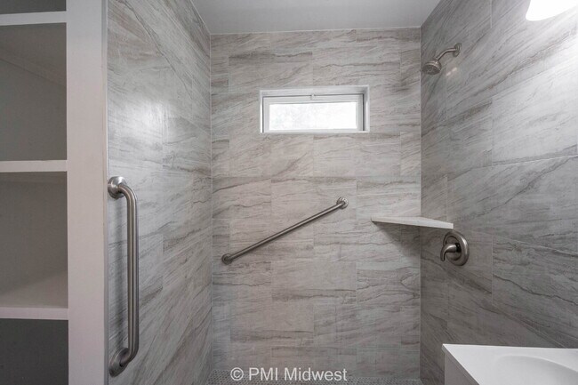 Building Photo - 4627 Karen Dr
