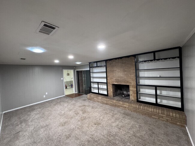 Building Photo - 2308 Avondale Dr