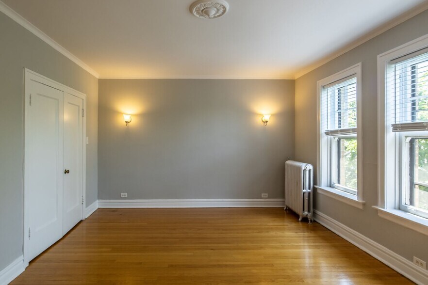 Building Photo - 6226 N Clark St