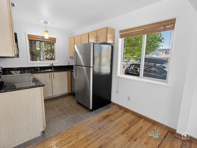Building Photo - 1 Bedroom Condo Near OHSU + Parking