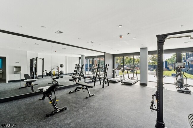 Building Photo - 140 W Webster Ave