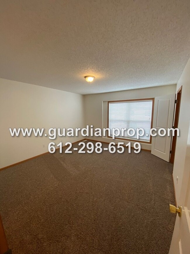 Building Photo - 15435 Foster Dr N