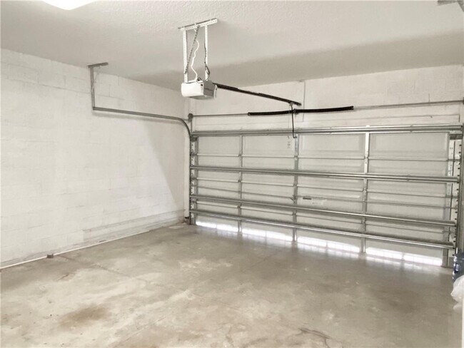 Building Photo - 4028 Tomoka Dr