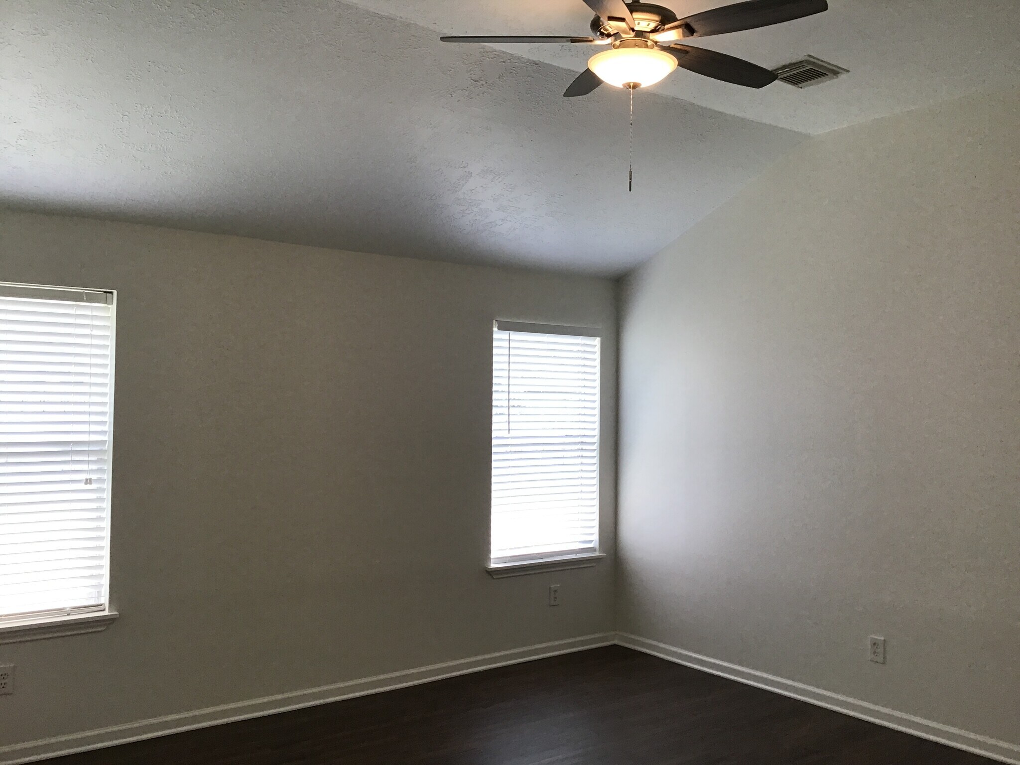 Building Photo - 327 Leisure Ln