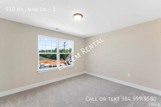 Building Photo - 910 Hillman Ln