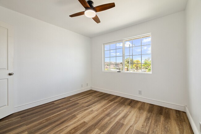 Building Photo - 3 bed plus Office room, 3 bathroom single family house.