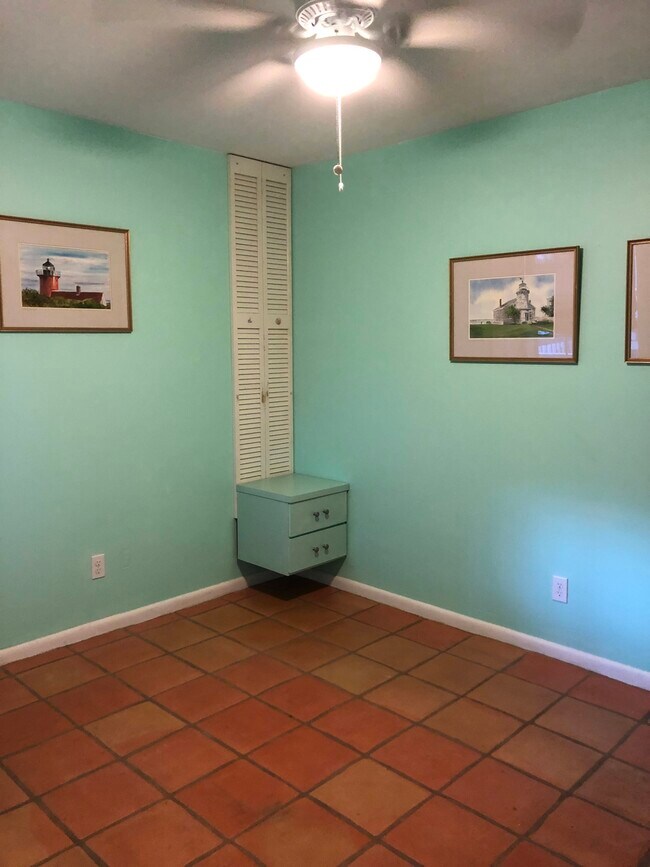 Building Photo - 1515 NE Beacon Dr