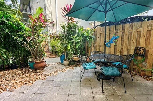 Building Photo - 811 W Oakland Park Blvd