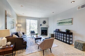 Building Photo - Spacious Bankers Hill 2/2 Condo! Walk to B...