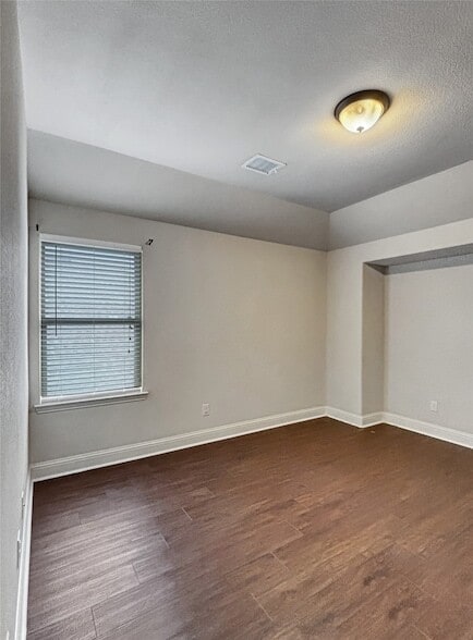 Building Photo - 341 Oxford Pl