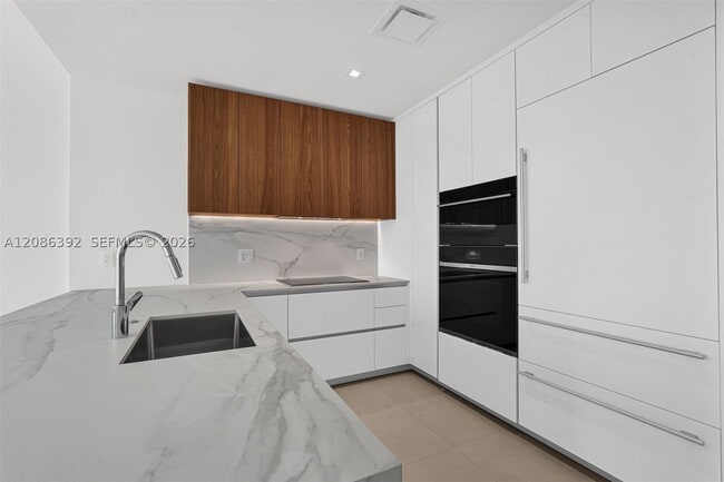 Building Photo - 1400 Biscayne Blvd