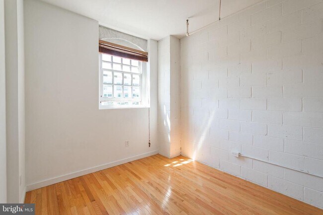 Building Photo - 4 Leverington Ave