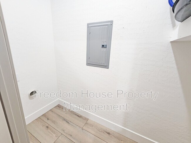 Building Photo - 1340 Arrowhead St