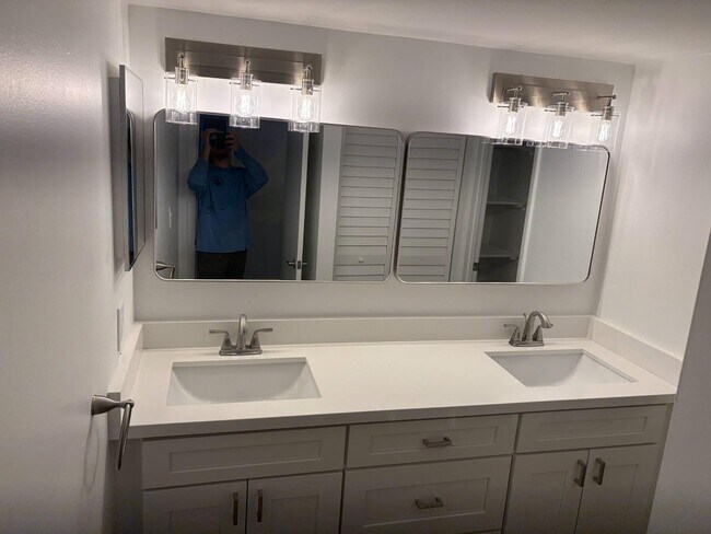 Building Photo - 1302 Nebraska Ave