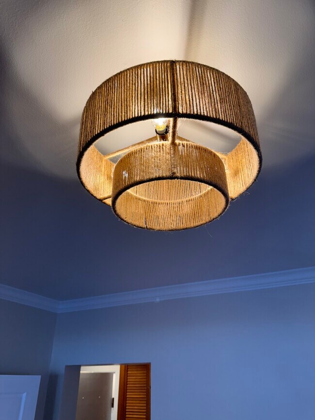 Building Photo - 313 Chestnut St