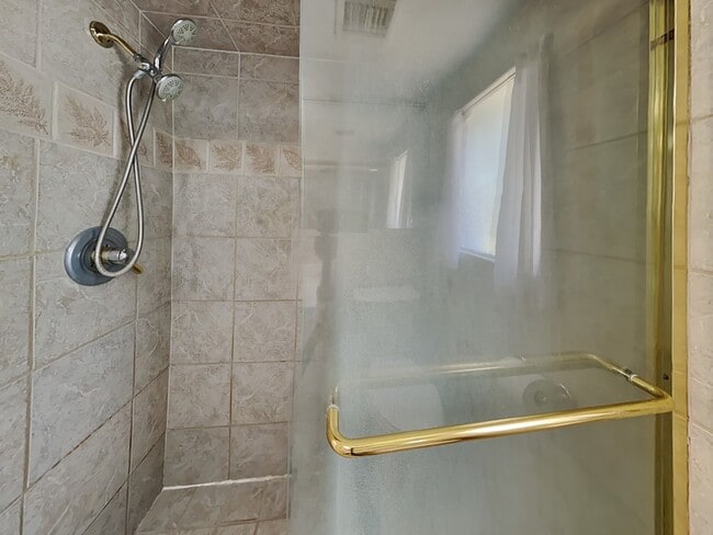 Building Photo - 142 Lynbrook Dr