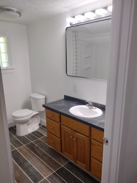 Building Photo - 337 W South St