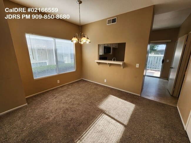 Building Photo - Price Lowered! Ontario 2 bedroom Townhouse