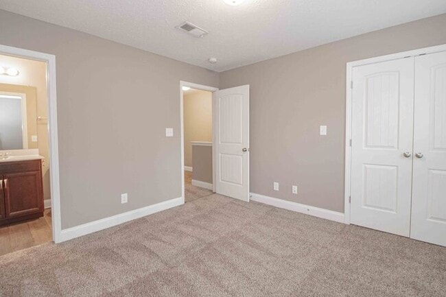 Building Photo - 325 Landrum Pl