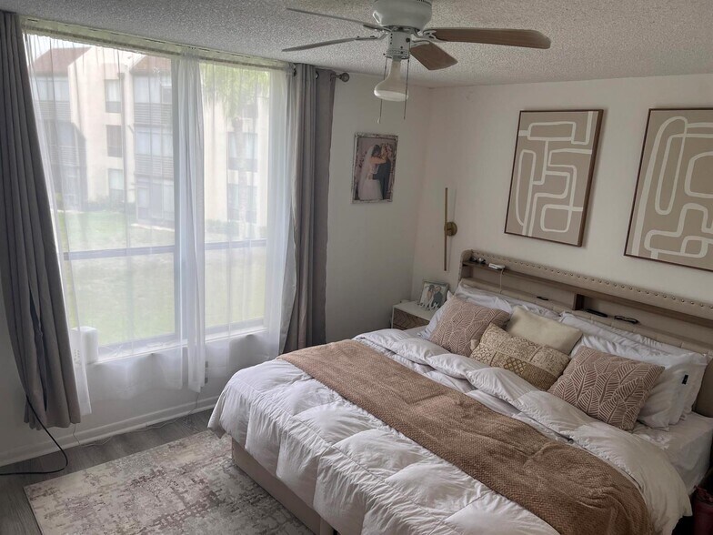 Building Photo - 6301 N University Dr