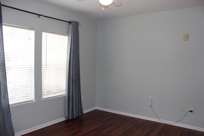 Building Photo - 2801 Chancellorsville Dr