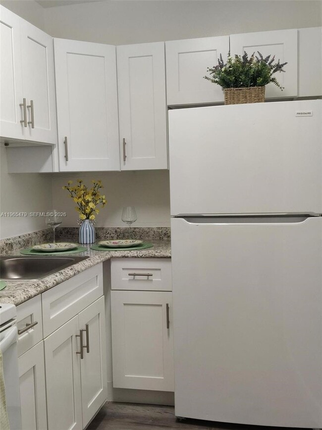 Building Photo - 5950 NE 18th Ave