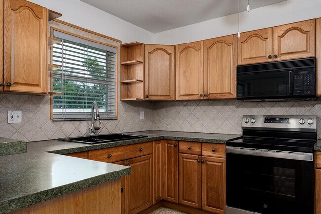 Building Photo - 1225 Casabella Dr