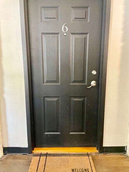 Building Photo - 548 Roosevelt Ave