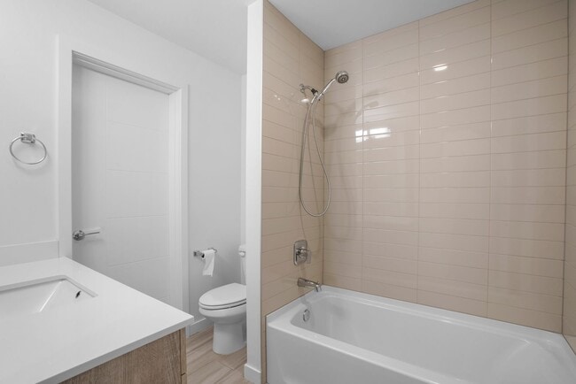 Building Photo - Modern Beacon Hill Townhouse Available for Rent!