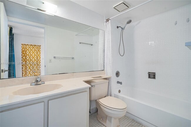 Building Photo - 495 W Park Dr