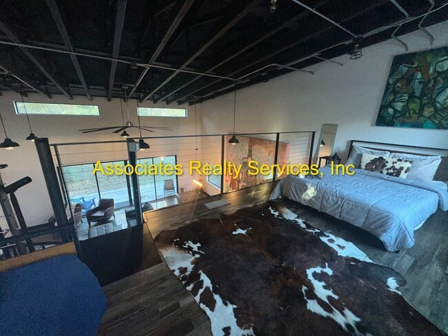 Building Photo - Modern Industrial 2Bed/2Bath Plus Loft in NW Gainesville