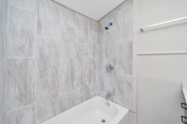 Building Photo - STUNNINGLY REMODELED • SUPER SPACIOUS • WON’T LAST LONG!