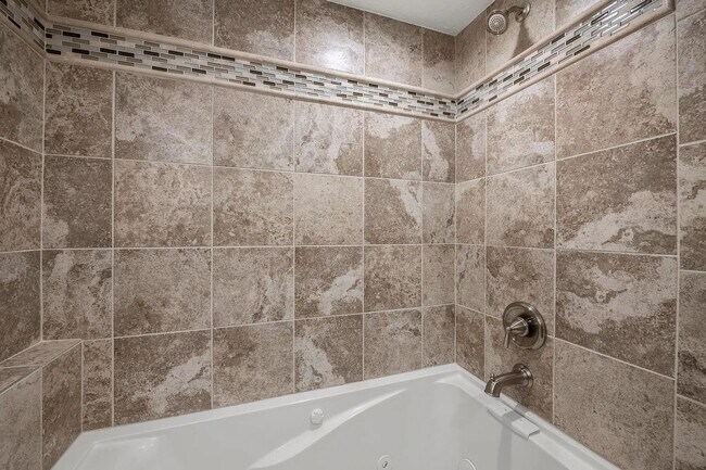 Building Photo - Beautiful 4 Bedroom Home in Sandy!