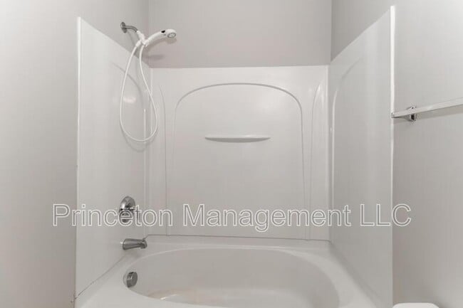 Building Photo - 153 Marakery Rd