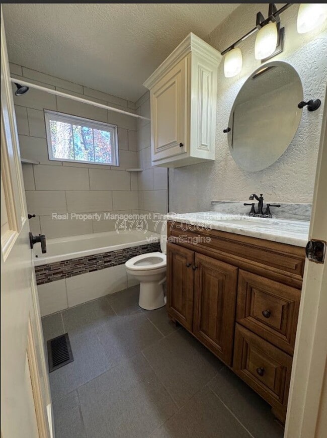 Building Photo - 23 N Howard Pl