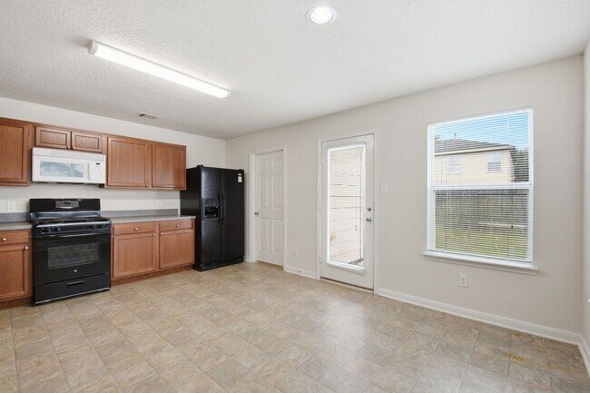 Building Photo - 3023 Legends York Dr