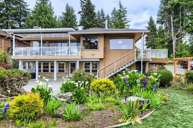 Building Photo - Charming 4-Bedroom, 3-Bath Home + Den in Alki Neighborhood with Panoramic Puget Sound Views!