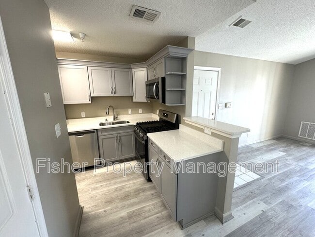 Building Photo - 830 Brassie Ln