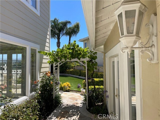 Building Photo - 28592 Point Loma